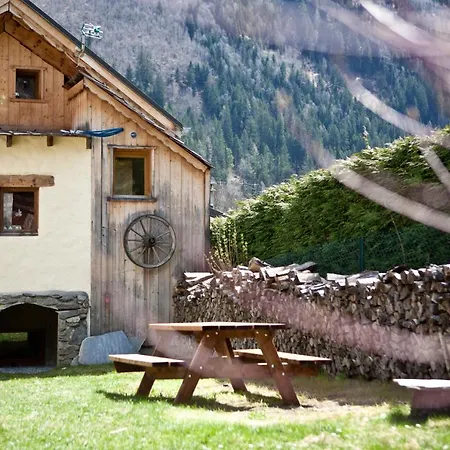 Chalet Le Flocon Chalet